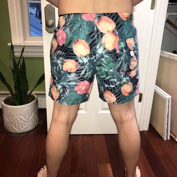 floral swim trunks - Picture 3 of 6